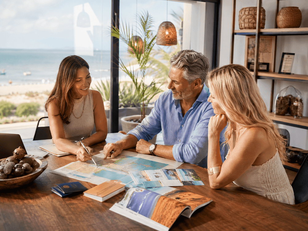 Travel agency briefing for a multi-day coast itinerary
